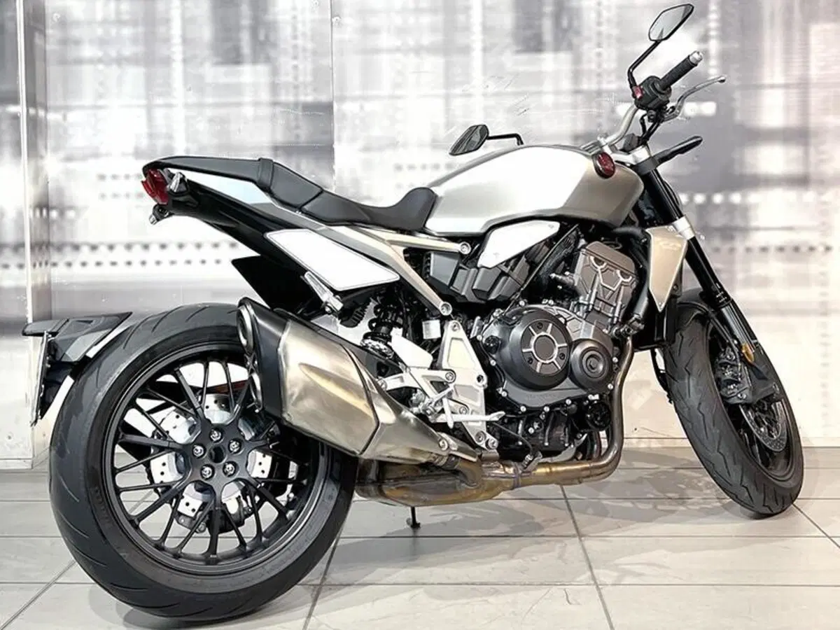 Honda CB 1000 R (2021 - 25) (8)