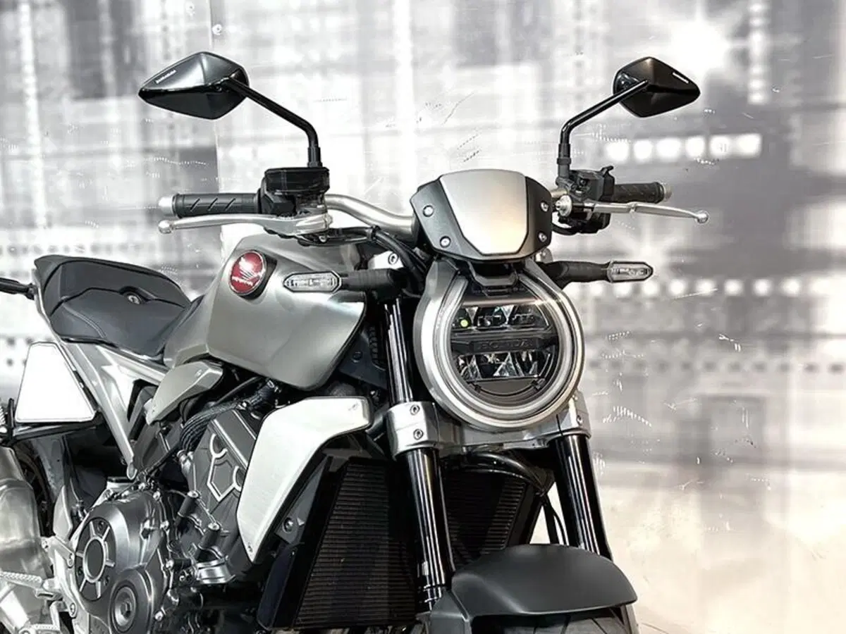 Honda CB 1000 R (2021 - 25) (9)
