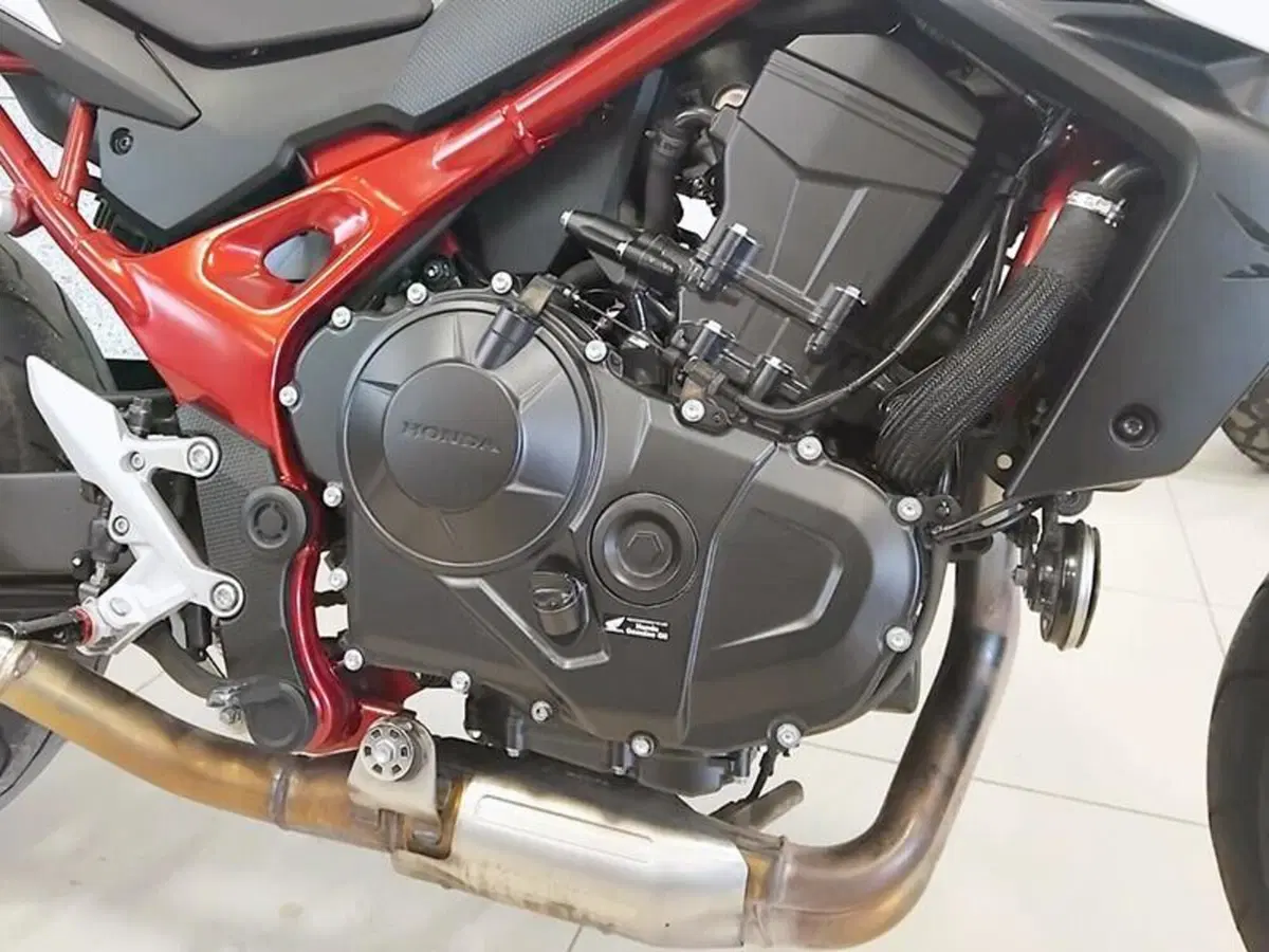 Honda CB 750 Hornet (2025) (2)