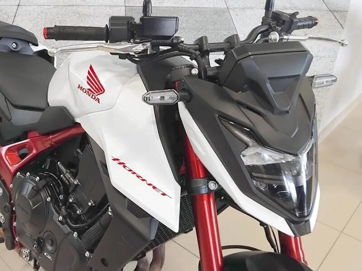 Honda CB 750 Hornet (2025) (6)