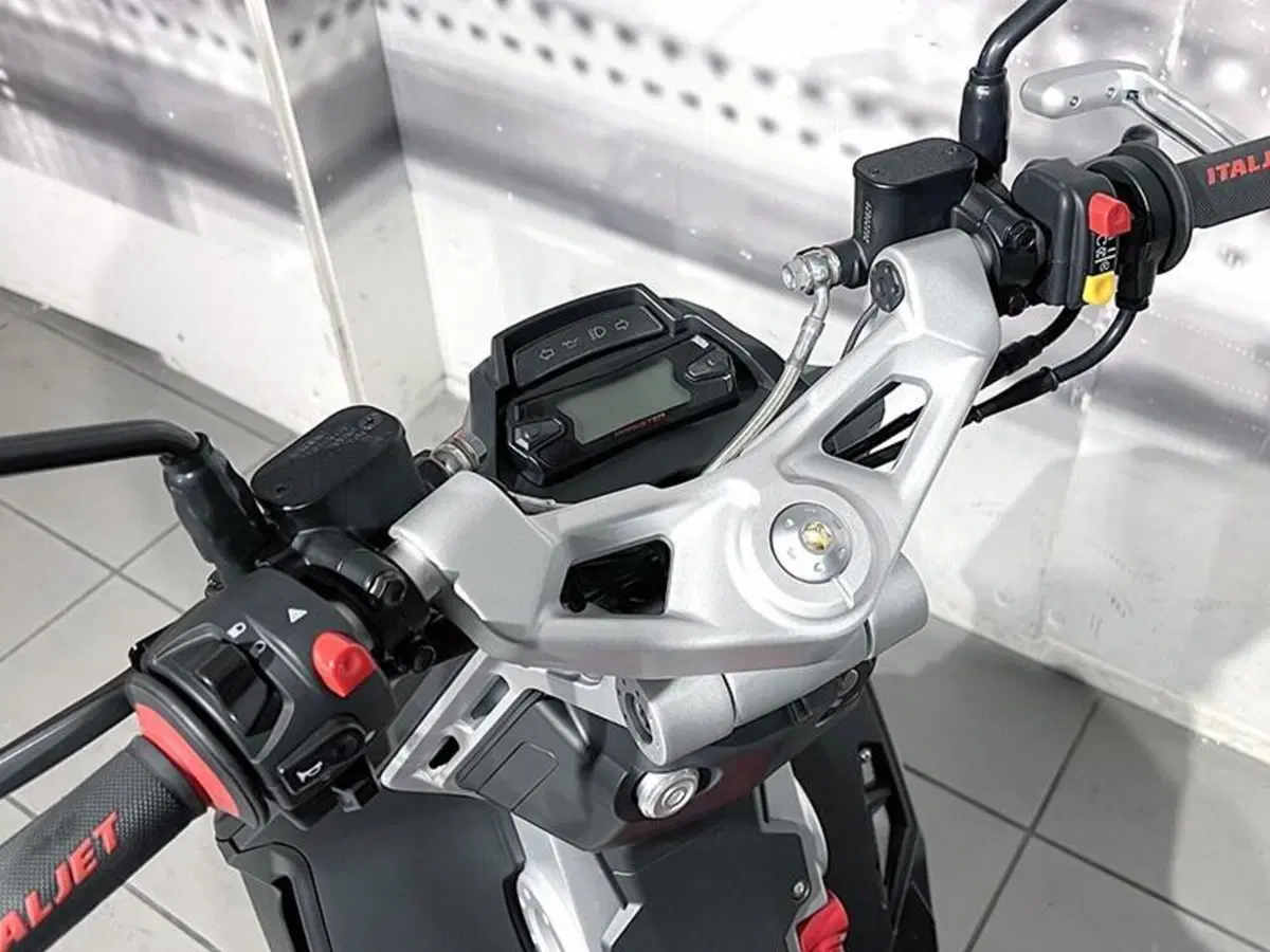 Italjet Moto Dragster 200 (2022 - 24) (6)