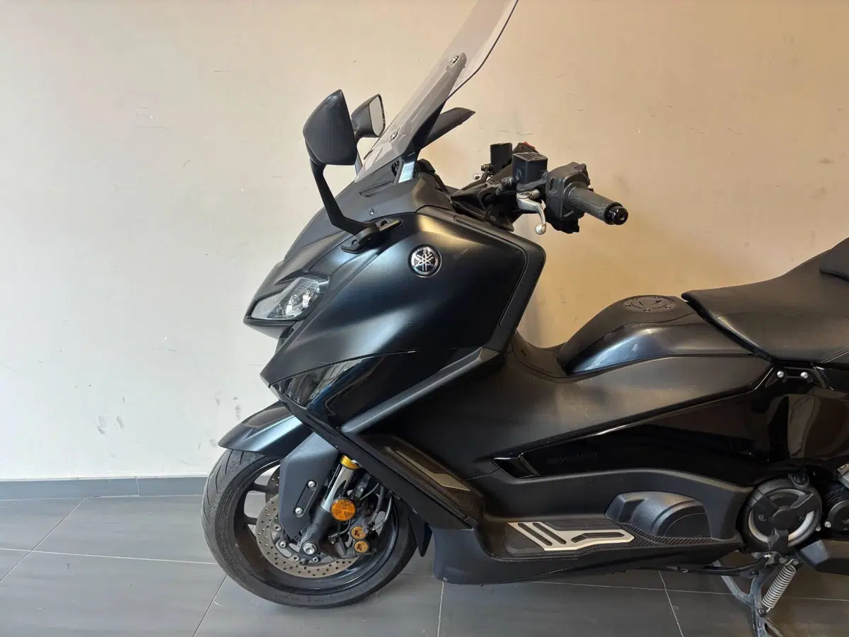 Yamaha T-Max 560 Tech Max (2022 - 24) (2)