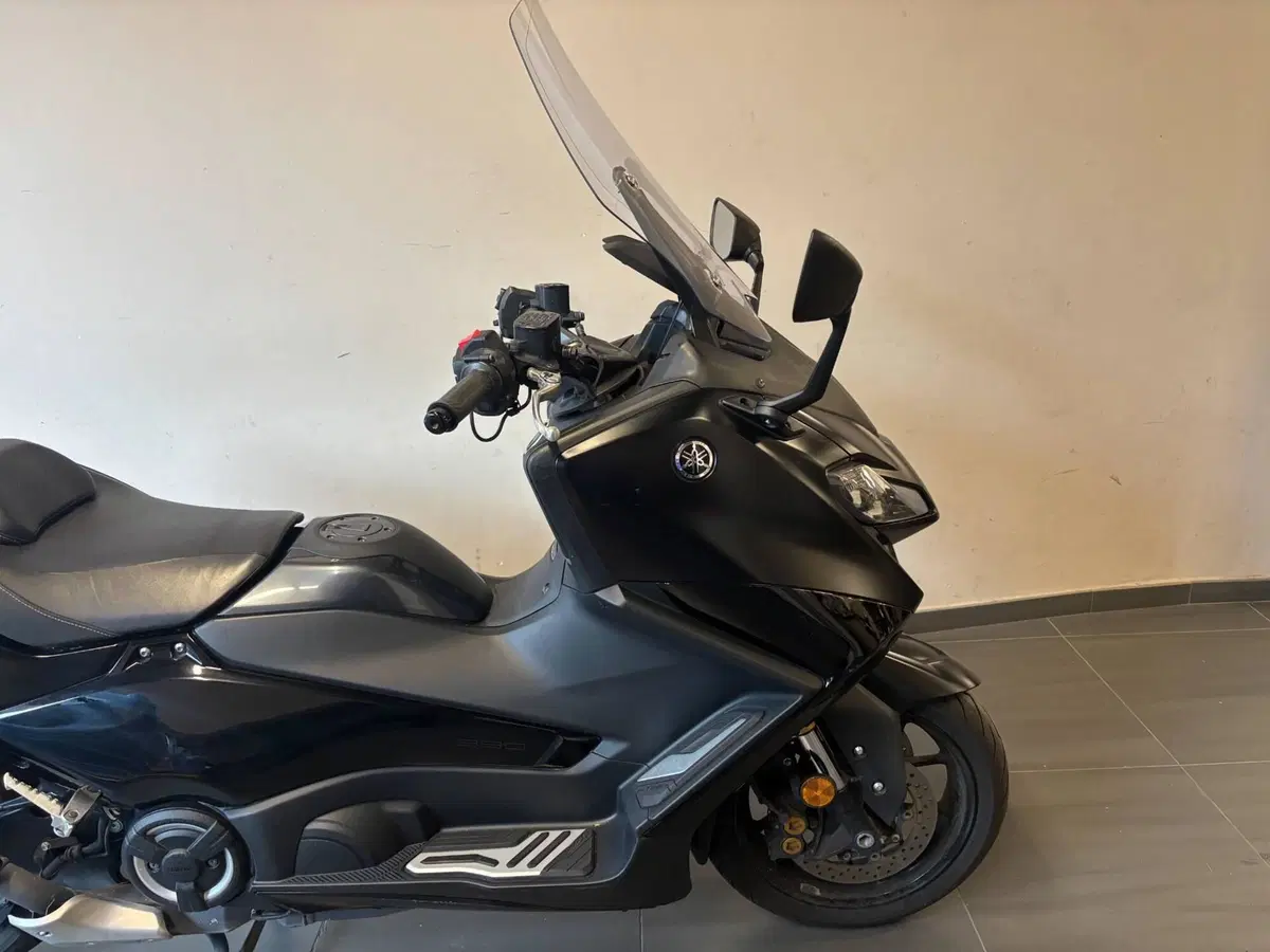 Yamaha T-Max 560 Tech Max (2022 - 24) (9)