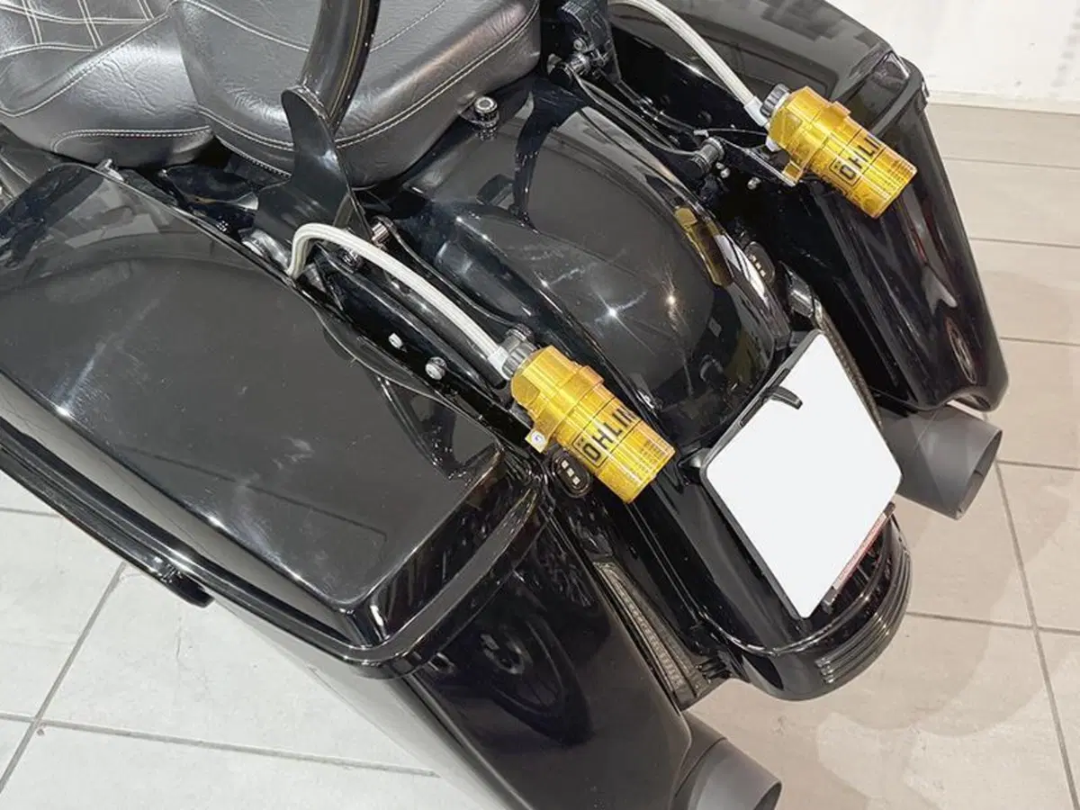 Harley-Davidson 114 Street Glide Special (2019 - 20) - FLHXS (4)