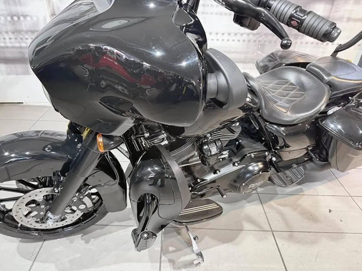 Harley-Davidson 114 Street Glide Special (2019 - 20) - FLHXS (5)
