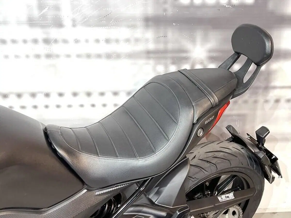 Benelli 502 C (2019 - 20) (4)