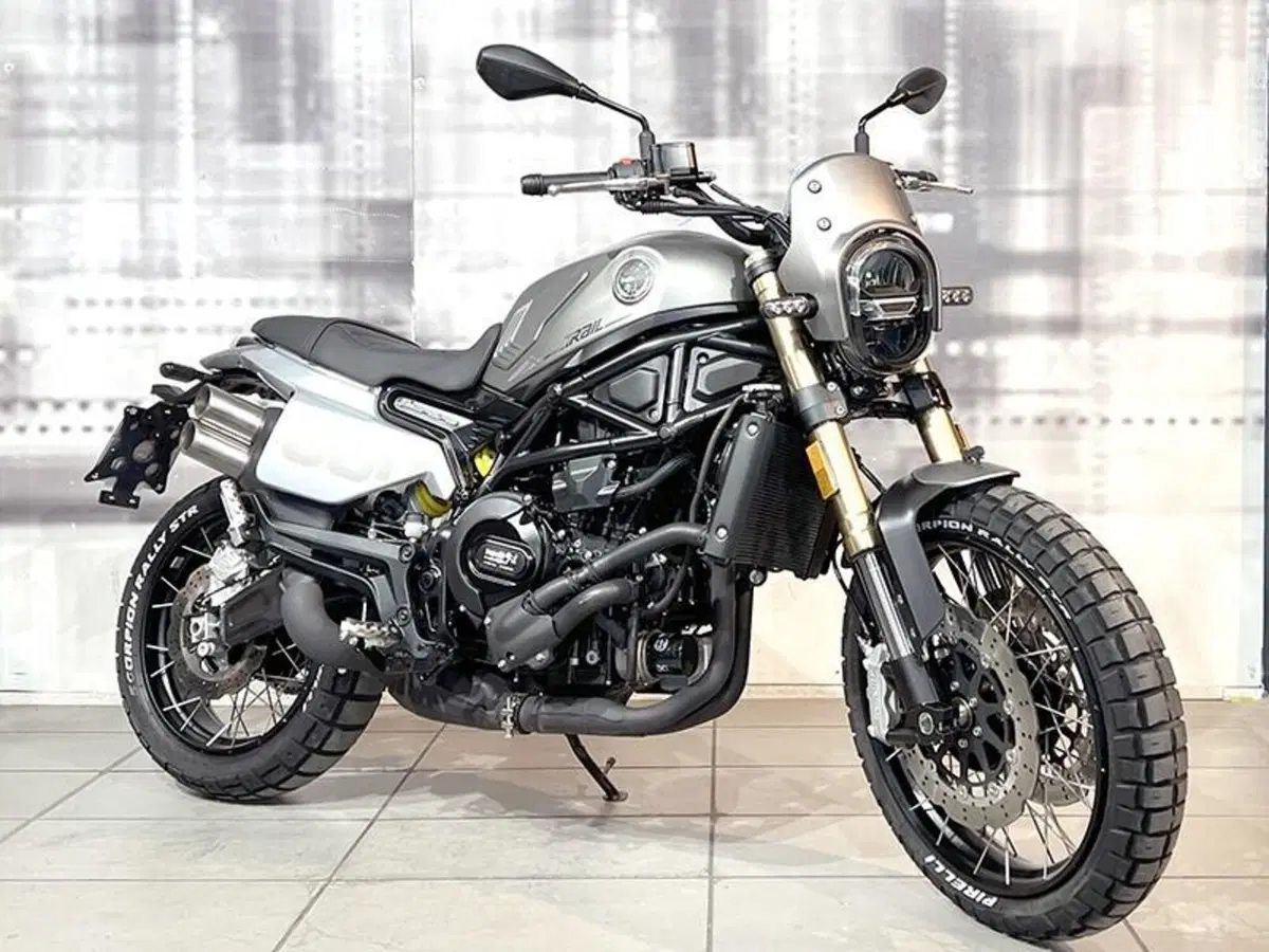 Benelli Leoncino 800 (2022 - 26)