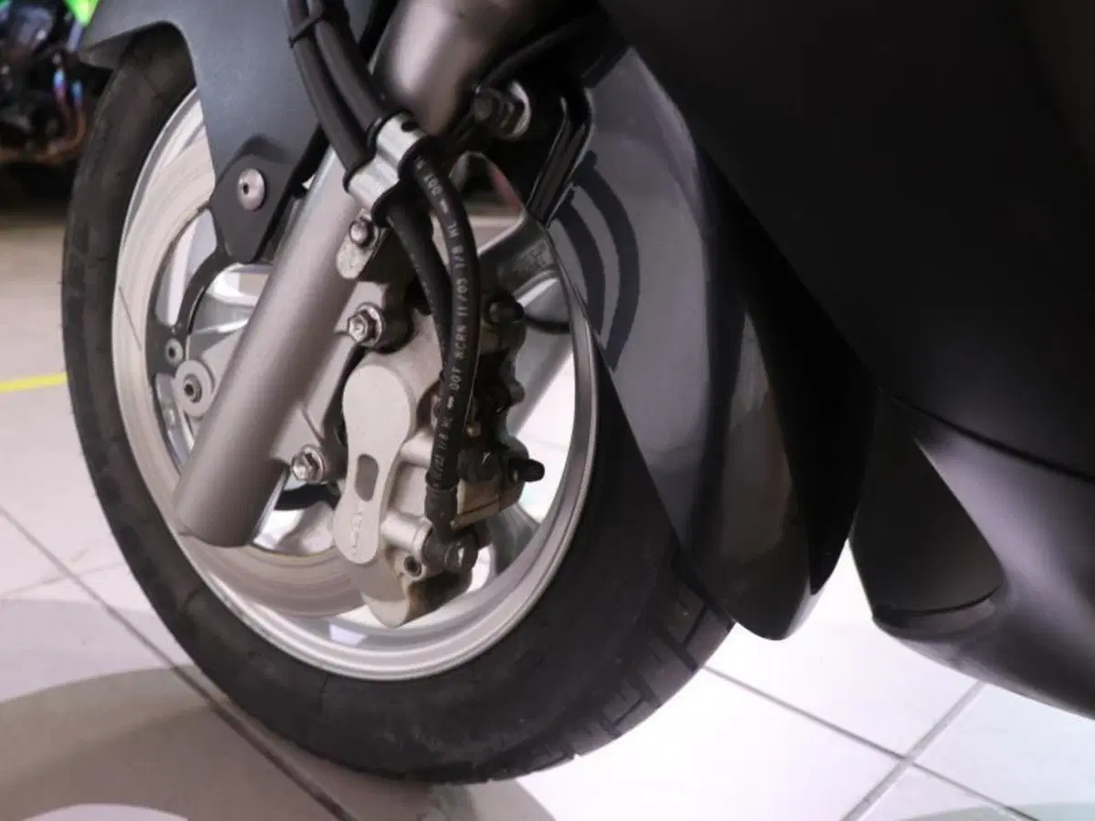 Suzuki Burgman AN 400 i.e. (2004 - 05) (4)