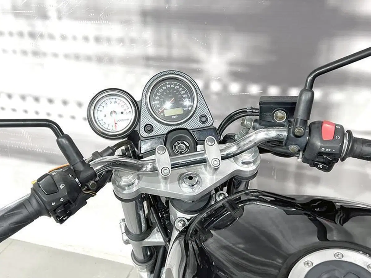 Suzuki SV 650 (1999 - 02) (5)