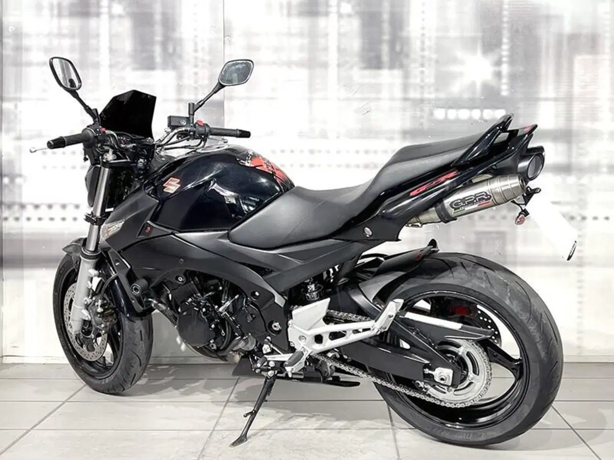 Suzuki GSR 600 (2006 - 11) (2)
