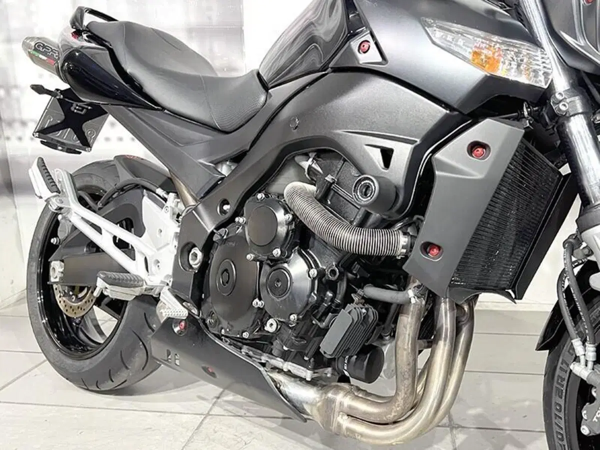 Suzuki GSR 600 (2006 - 11) (4)