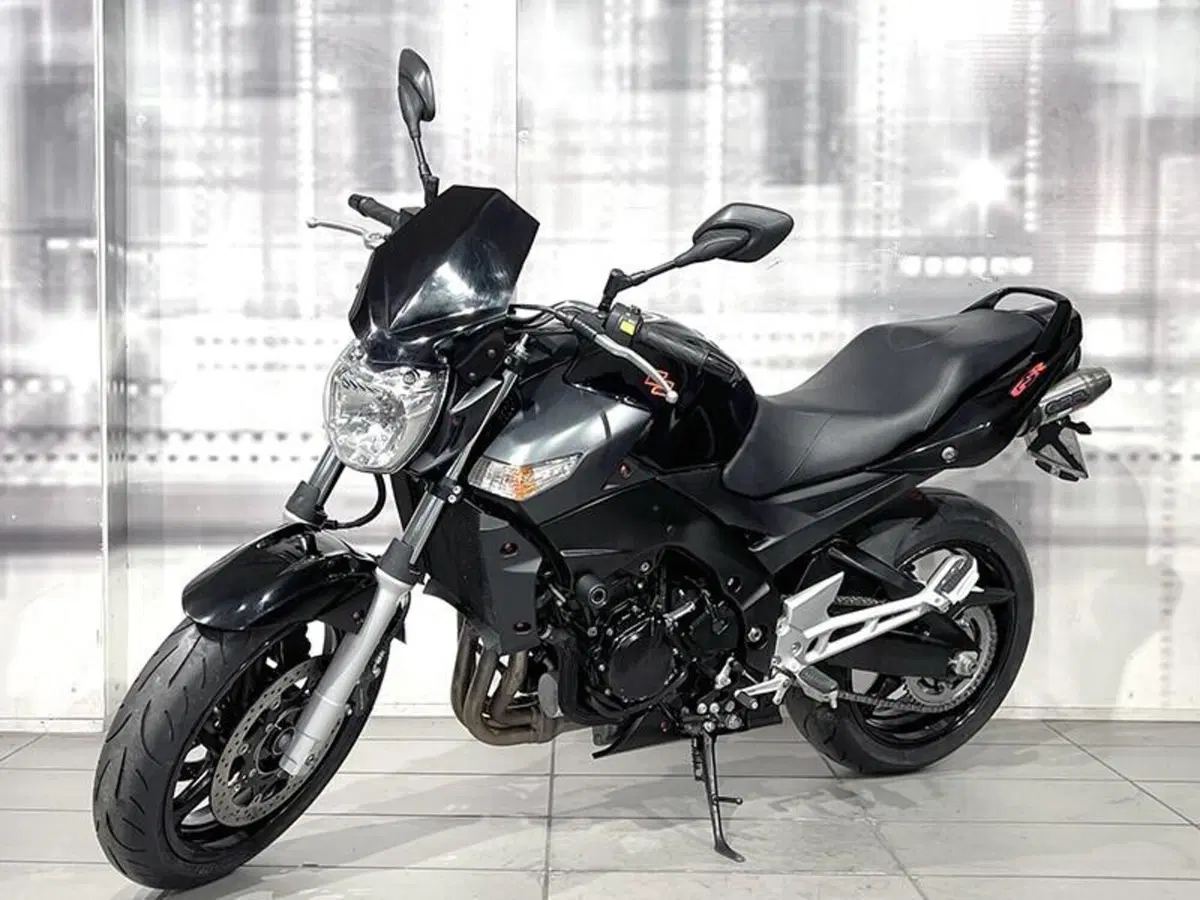 Suzuki GSR 600 (2006 - 11) (7)