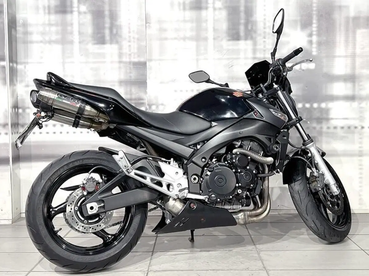Suzuki GSR 600 (2006 - 11) (8)
