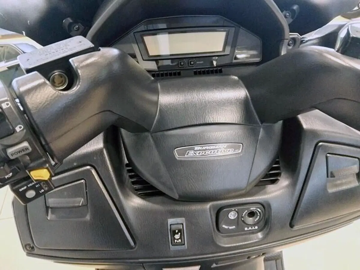 Suzuki Burgman AN 650 Executive ABS (2006 - 12) (4)