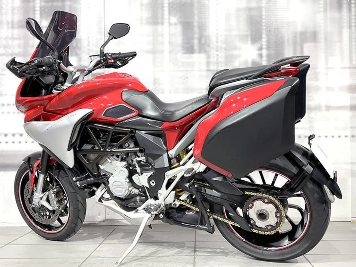 MV Agusta Turismo Veloce 800 Lusso (2014 - 16) (2)