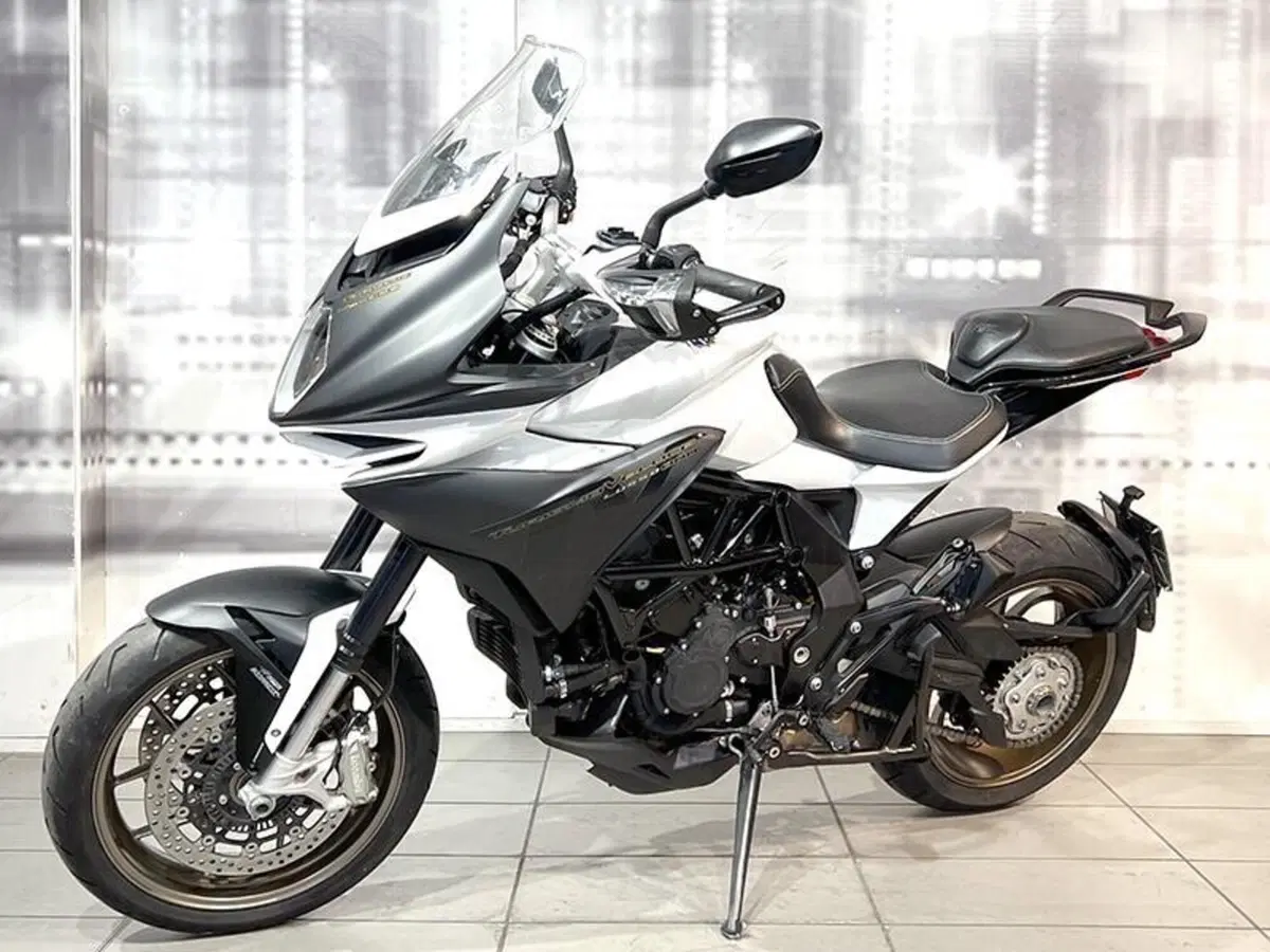 MV Agusta Turismo Veloce 800 Lusso SCS (2017 - 20) (7)