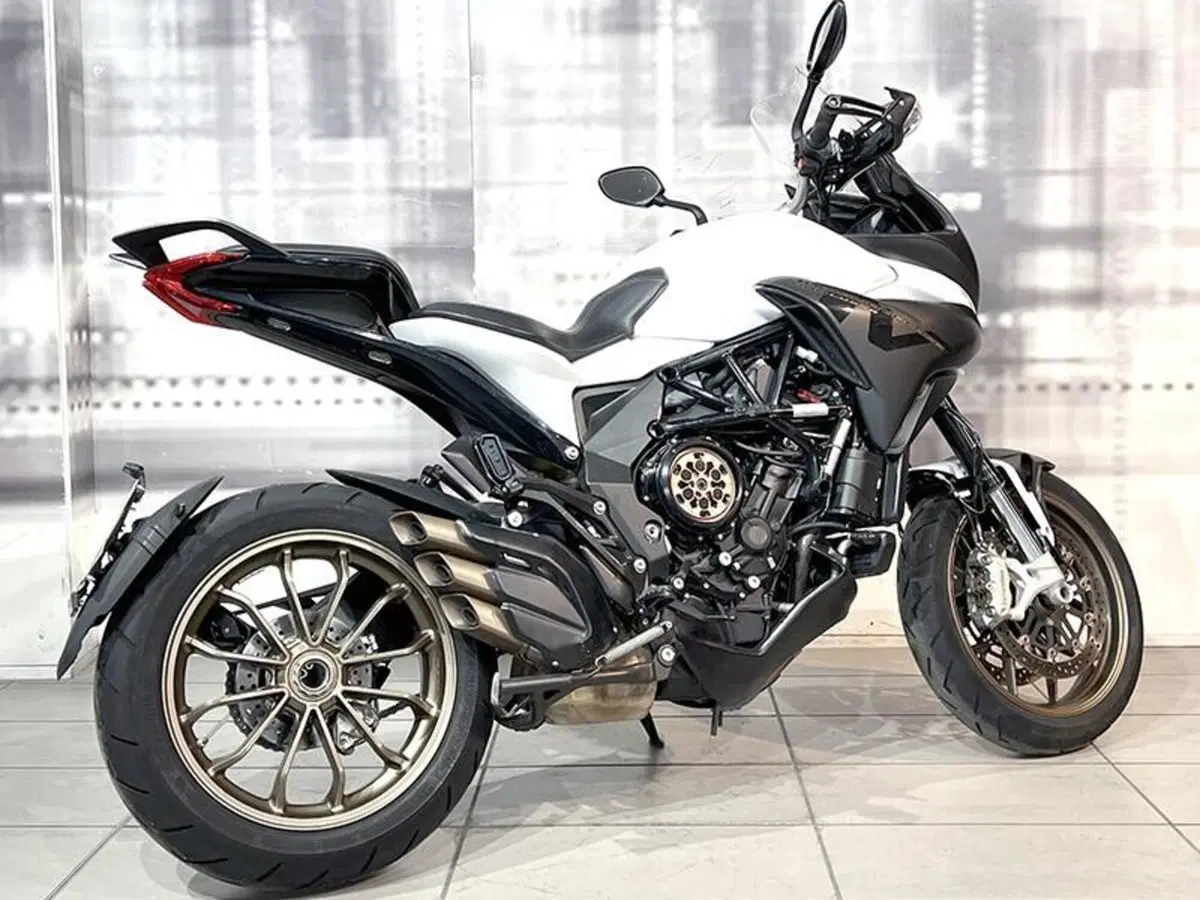 MV Agusta Turismo Veloce 800 Lusso SCS (2017 - 20) (8)