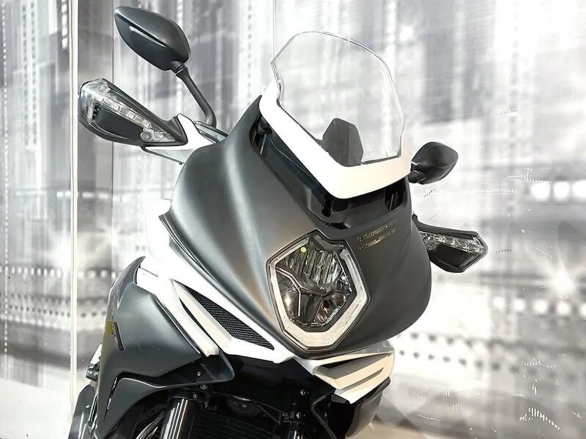 MV Agusta Turismo Veloce 800 Lusso SCS (2017 - 20) (9)