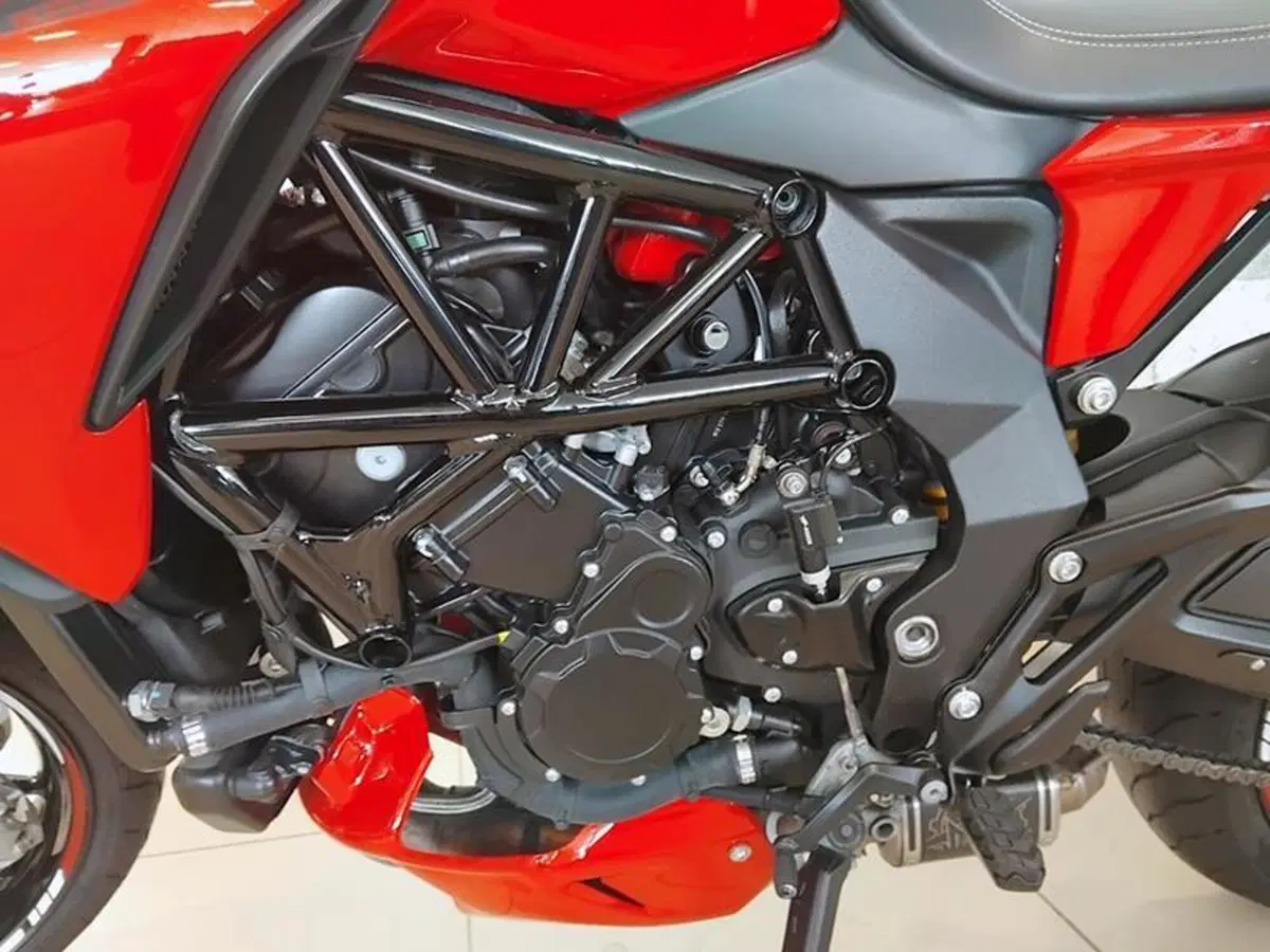 MV Agusta Turismo Veloce 800 Rosso (2021 - 23) (4)