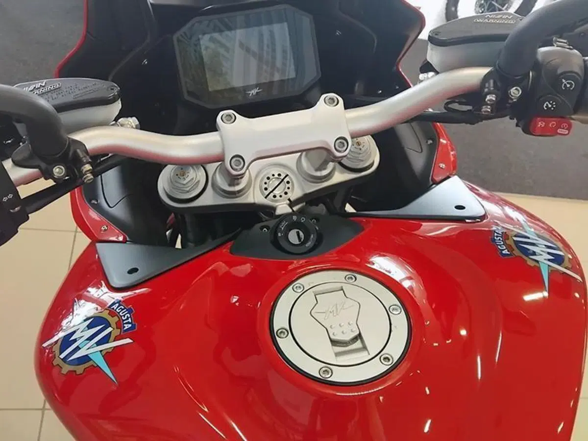 MV Agusta Turismo Veloce 800 Rosso (2021 - 23) (6)