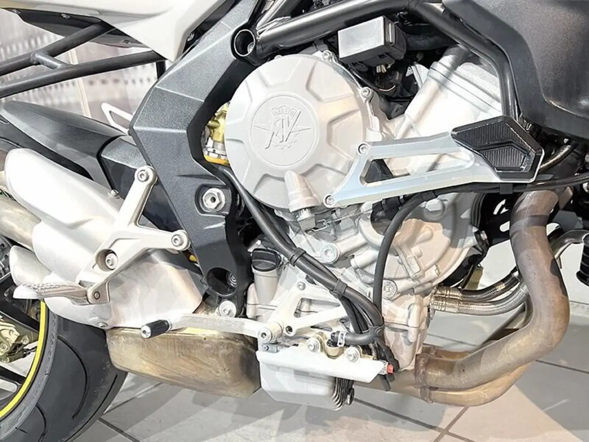 MV Agusta Brutale 800 (2012 - 15) (3)