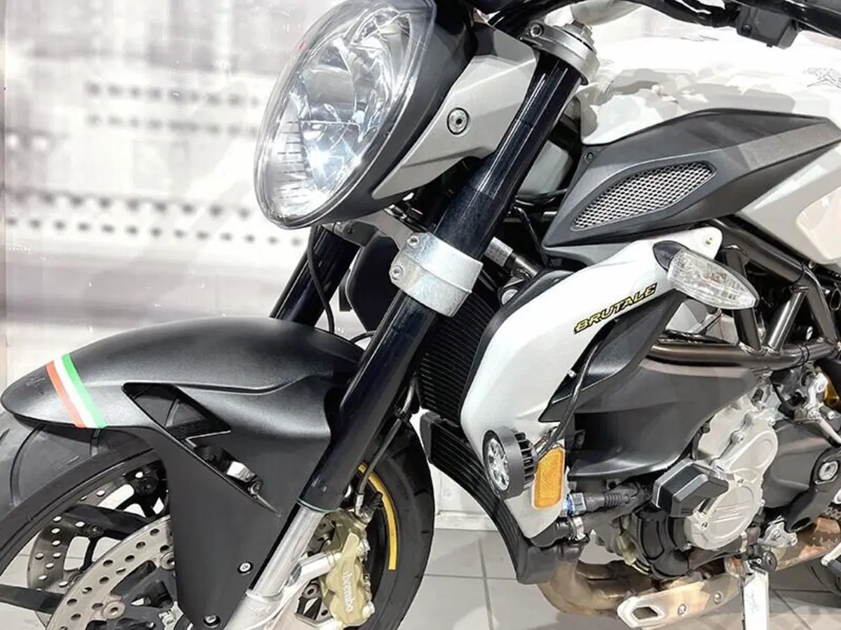 MV Agusta Brutale 800 (2012 - 15) (5)