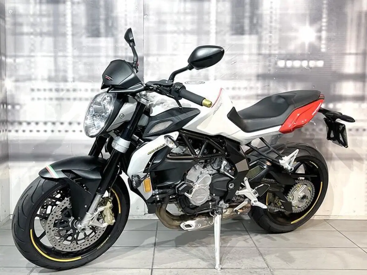 MV Agusta Brutale 800 (2012 - 15) (7)