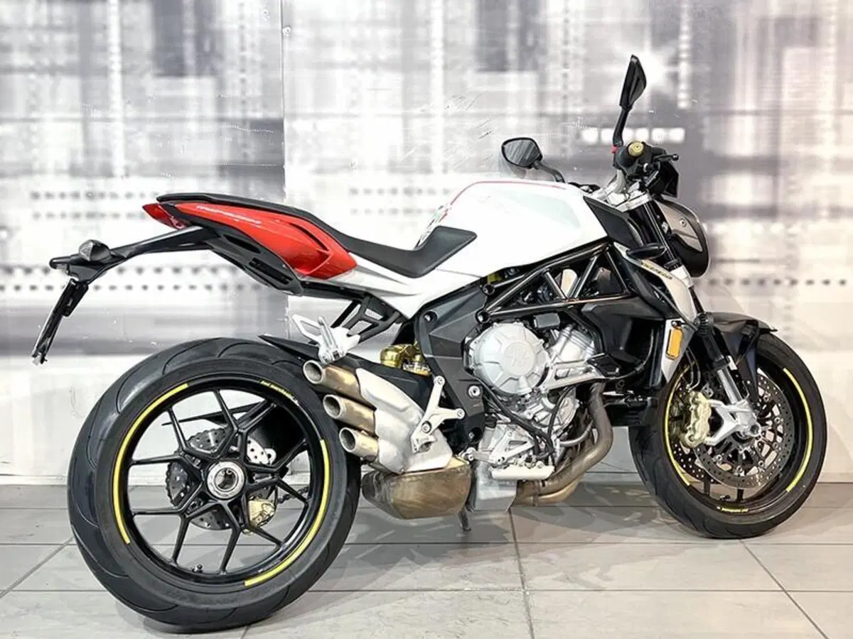 MV Agusta Brutale 800 (2012 - 15) (8)