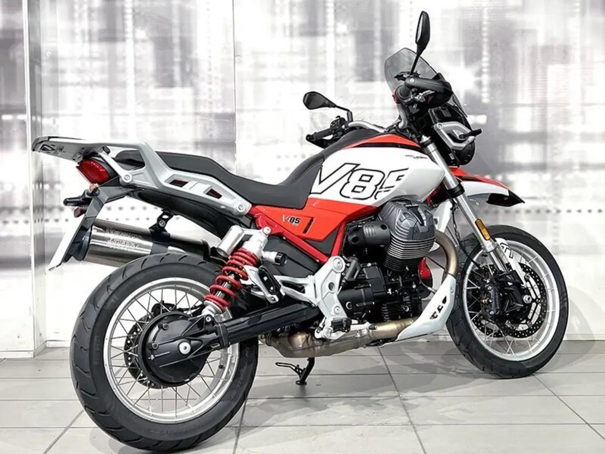 Moto Guzzi V85 TT (2024 - 26) (8)