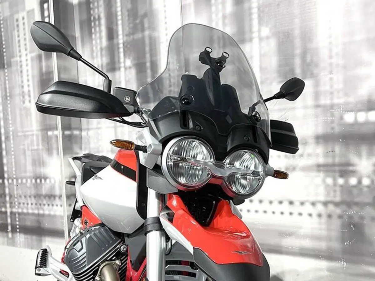 Moto Guzzi V85 TT (2024 - 26) (9)
