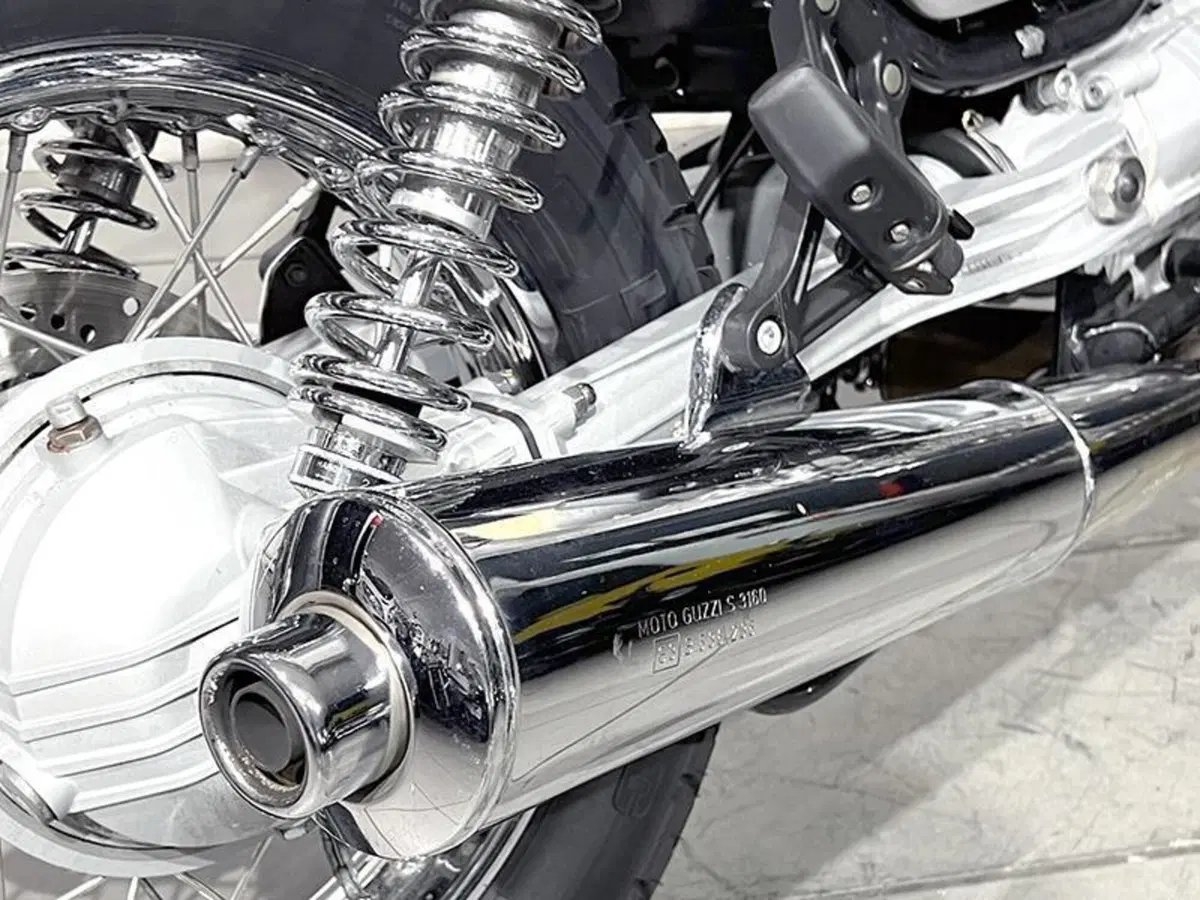 Moto Guzzi Nevada 750 Club (2002 - 06) (3)