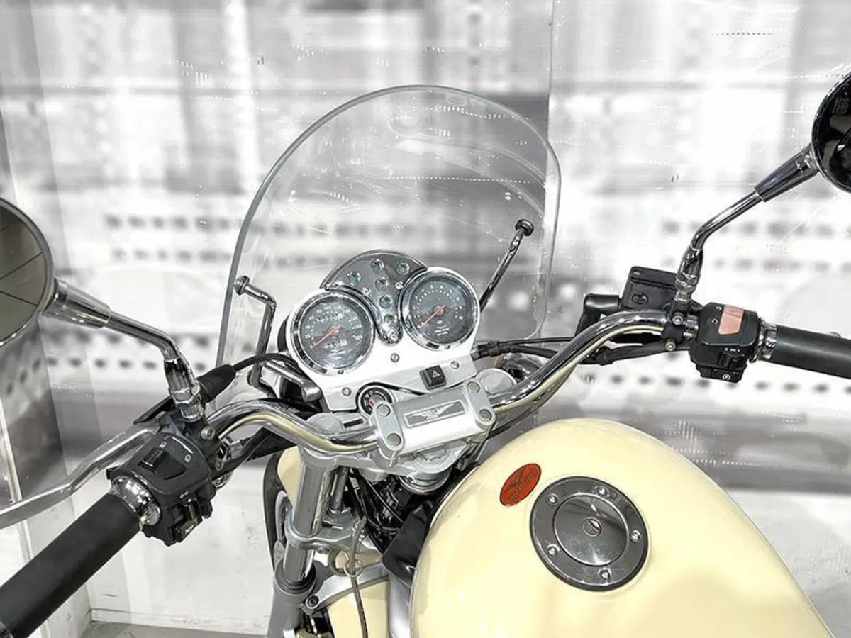 Moto Guzzi Nevada 750 Club (2002 - 06) (6)