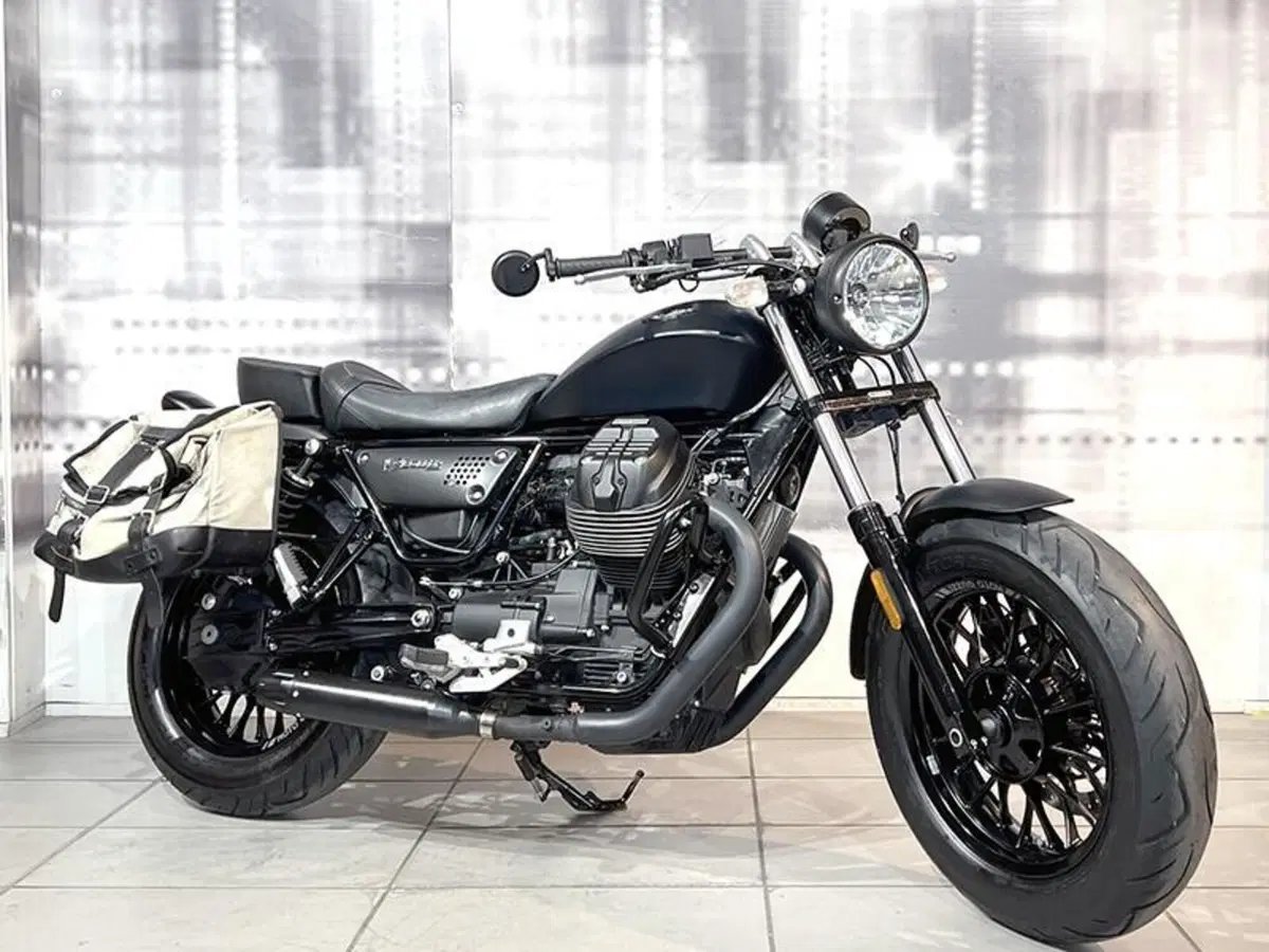 Moto Guzzi V9 Bobber (2018 - 20)