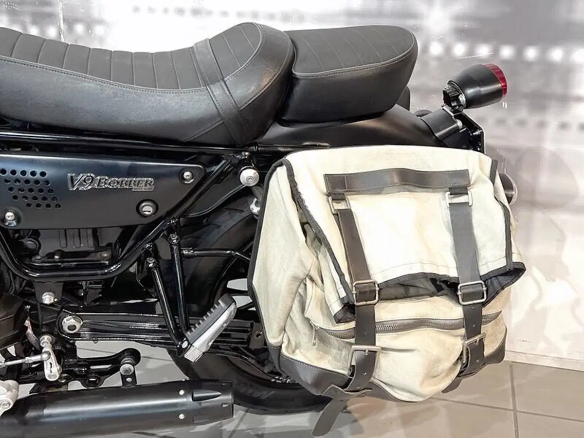 Moto Guzzi V9 Bobber (2018 - 20) (4)