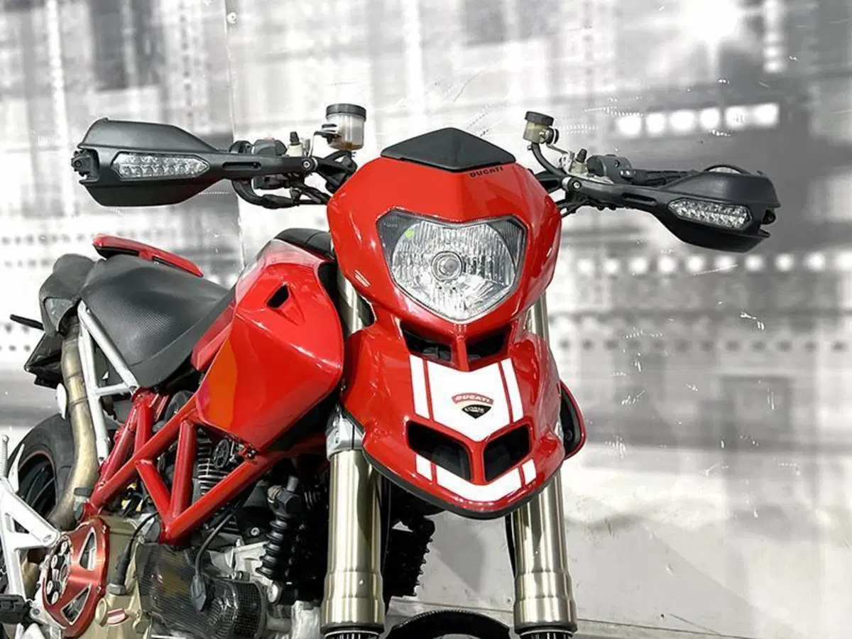 Ducati Hypermotard 1100 S (2007 - 09) (9)