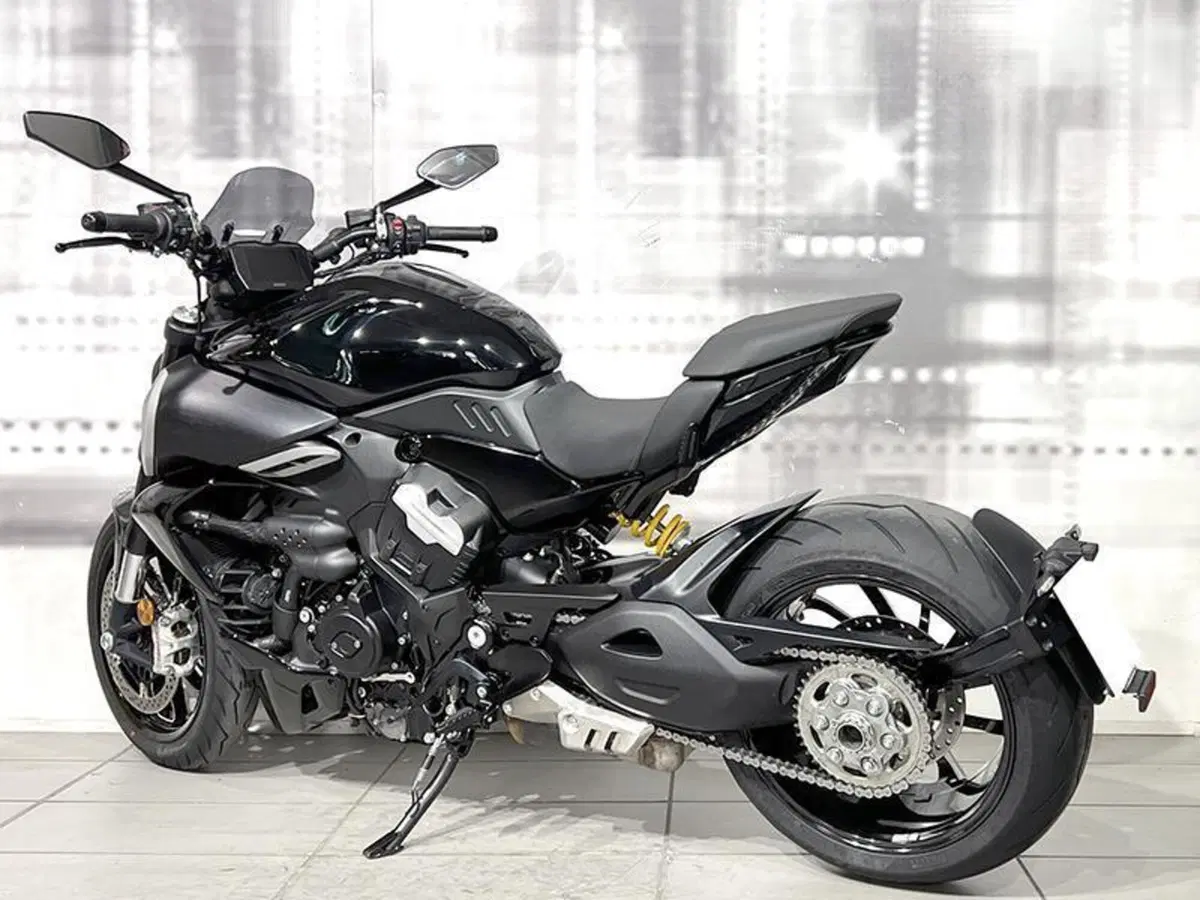 Ducati Diavel V4 (2023 - 26) (2)