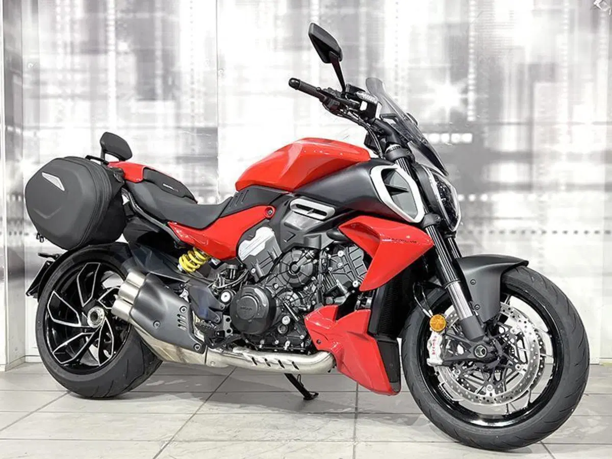 Ducati Diavel V4 (2023 - 26)