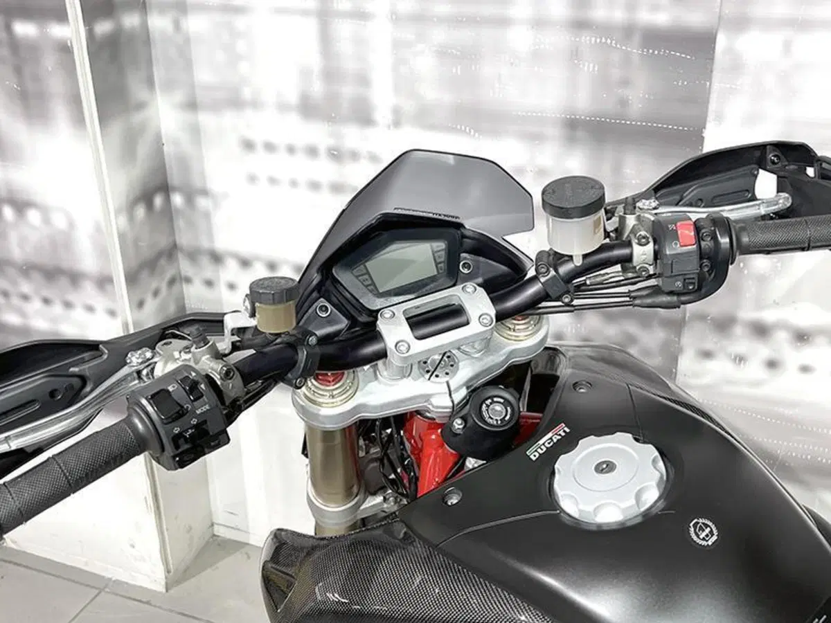 Ducati Hypermotard 1100 S (2007 - 09) (6)