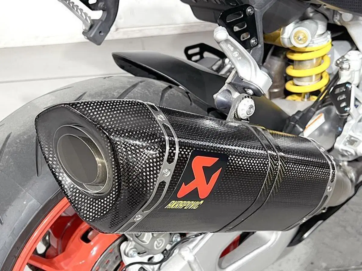 Aprilia RSV4 1100 (2021 - 24) (3)