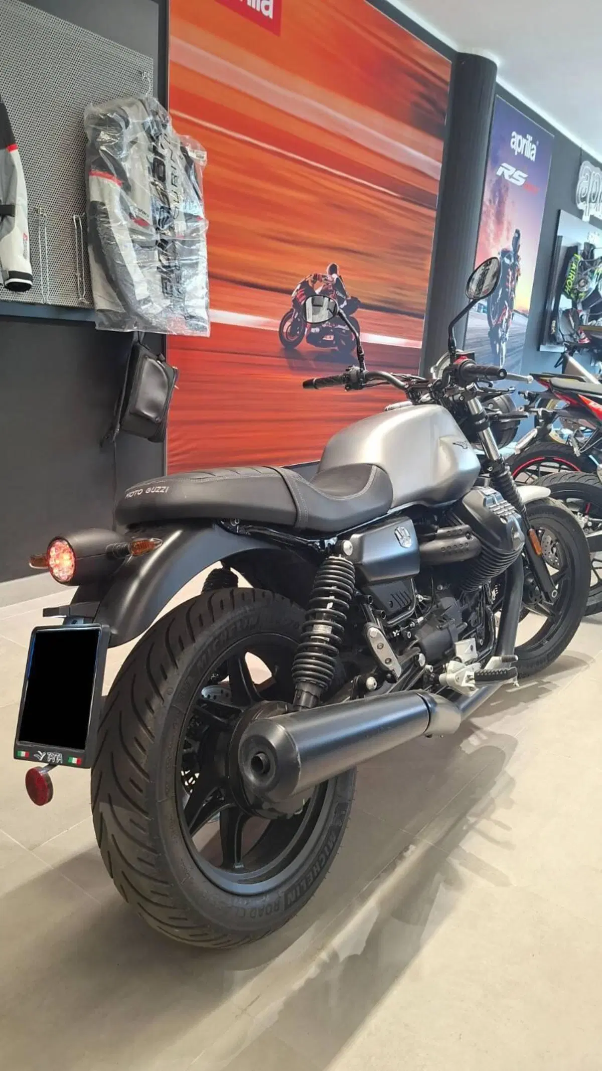 Moto Guzzi V7 Stone (2021 - 24) (5)