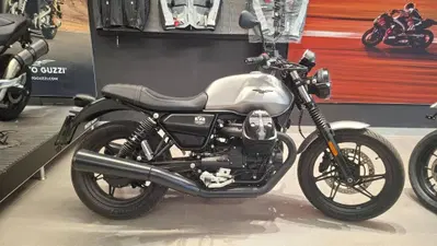 Moto Guzzi V7 Stone (2021 - 24) usata