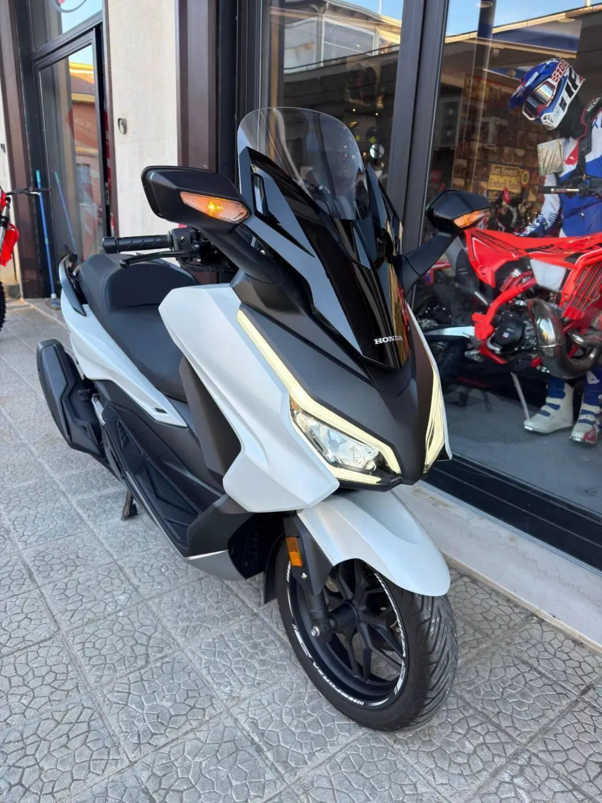 Honda Forza 350 (2022 - 24) (2)
