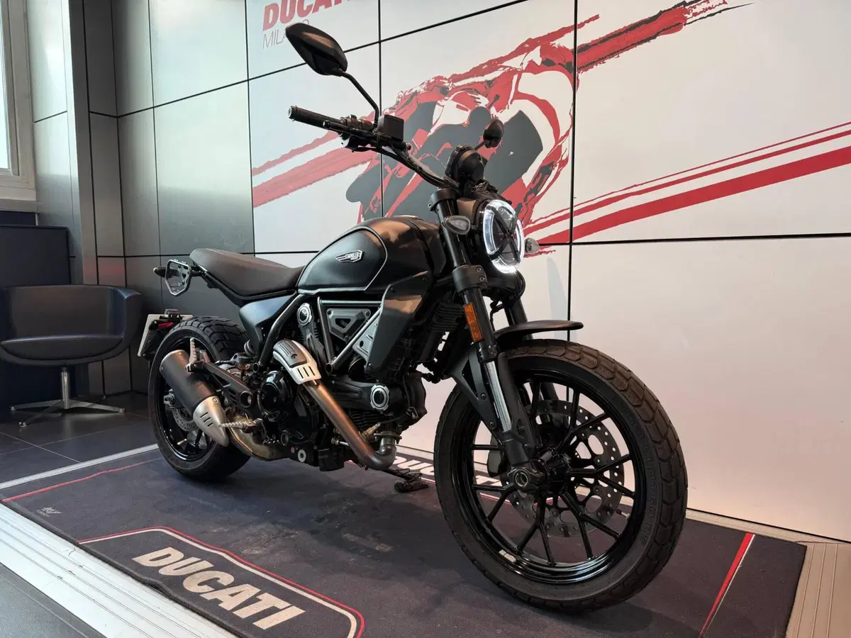 Ducati Scrambler 800 Icon Dark (2025 - 26) (2)