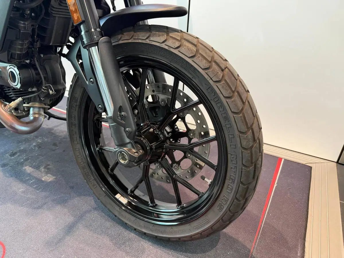 Ducati Scrambler 800 Icon Dark (2025 - 26) (3)