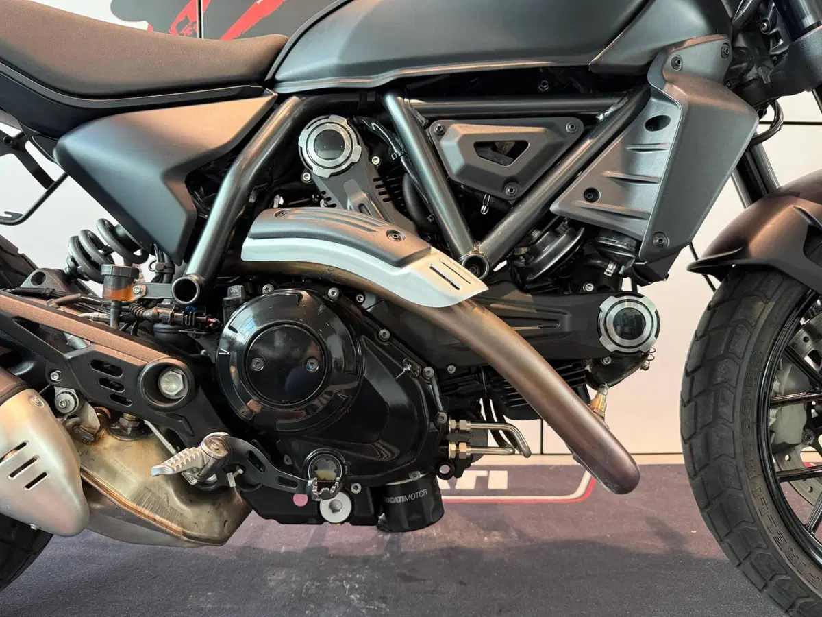 Ducati Scrambler 800 Icon Dark (2025 - 26) (4)