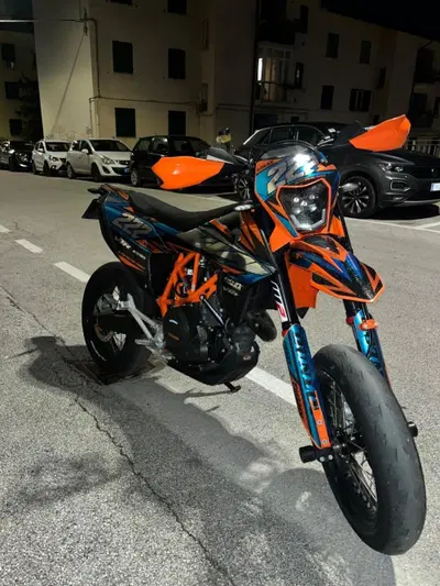 KTM 690 SMC R (2021 - 22) usata