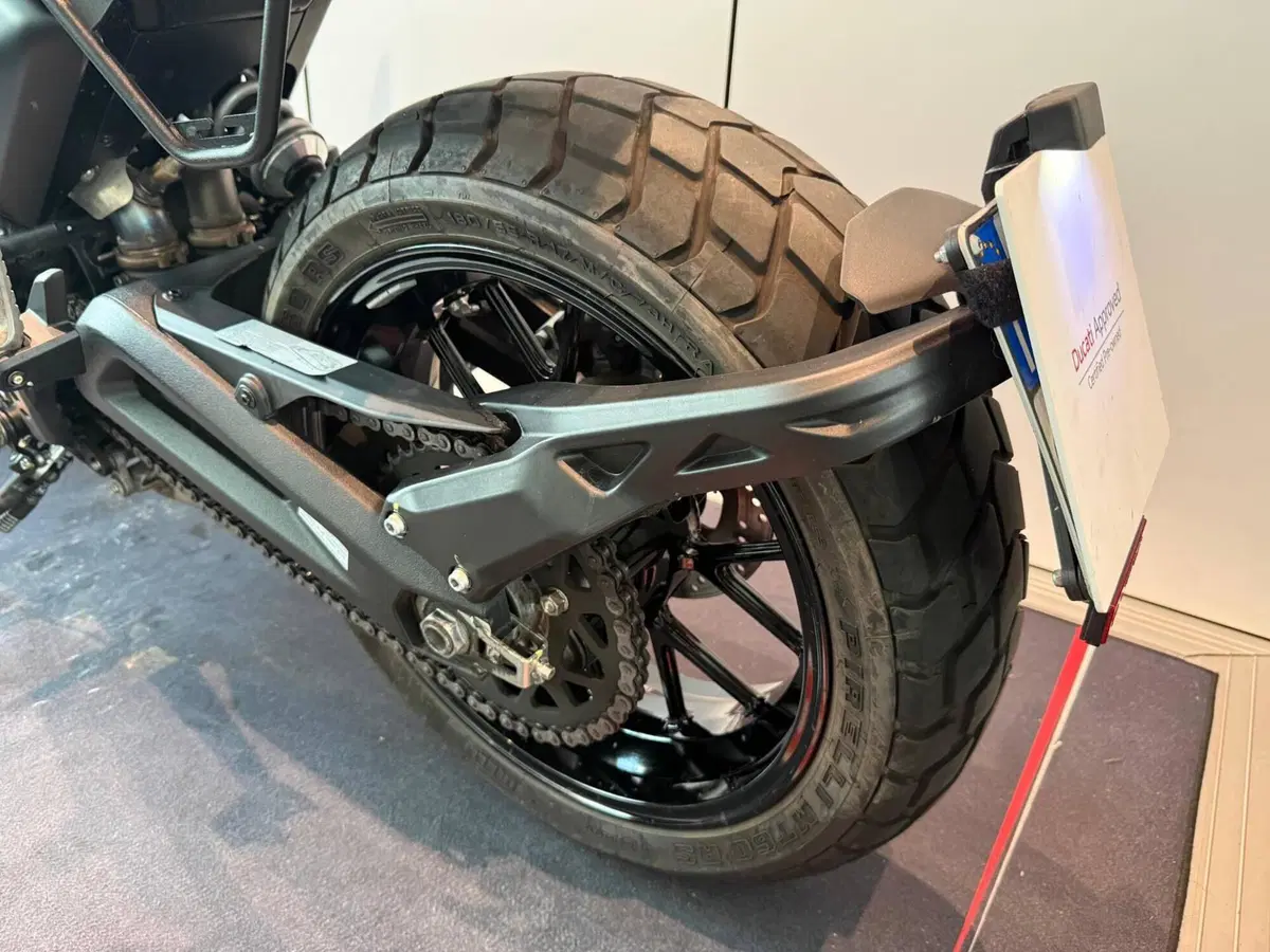 Ducati Scrambler 800 Icon Dark (2025 - 26) (10)