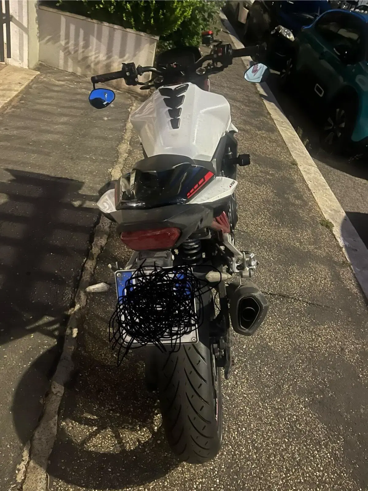 Honda CB 750 Hornet (2023 - 24) (3)