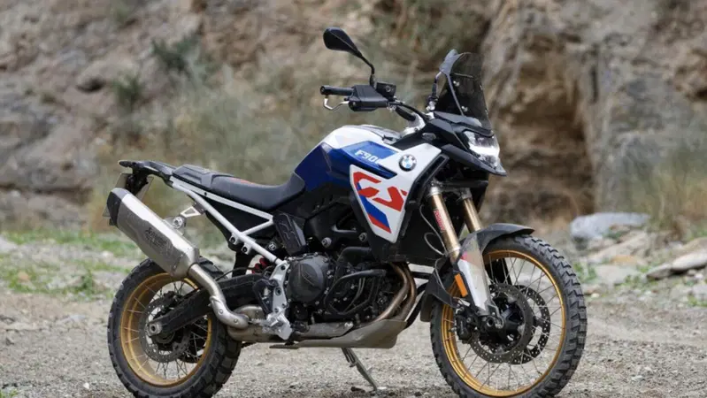 BMW F 900 GS: la videoscheda tecnica per sapere tutto di lei [VIDEO]