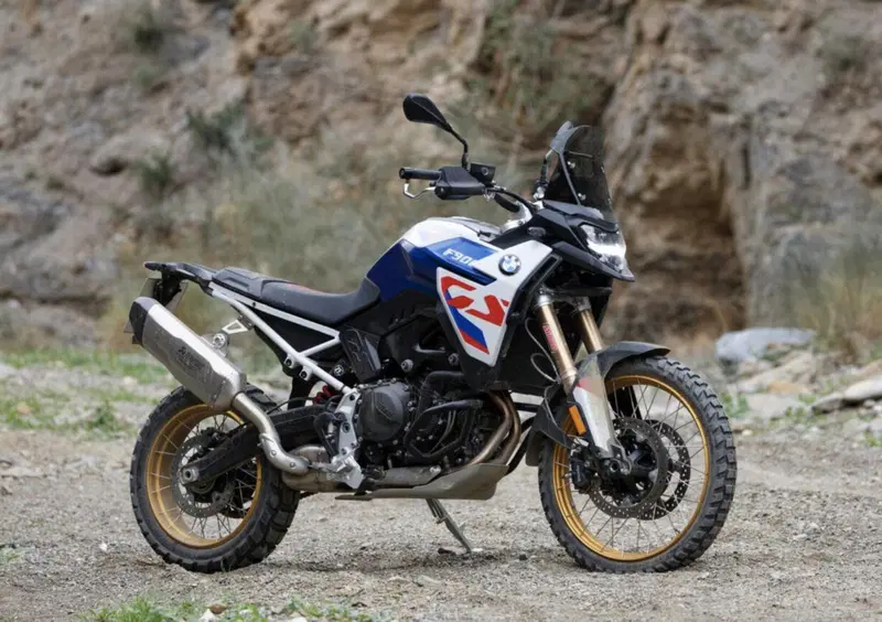 BMW F 900 GS: la videoscheda tecnica per sapere tutto di lei [VIDEO]